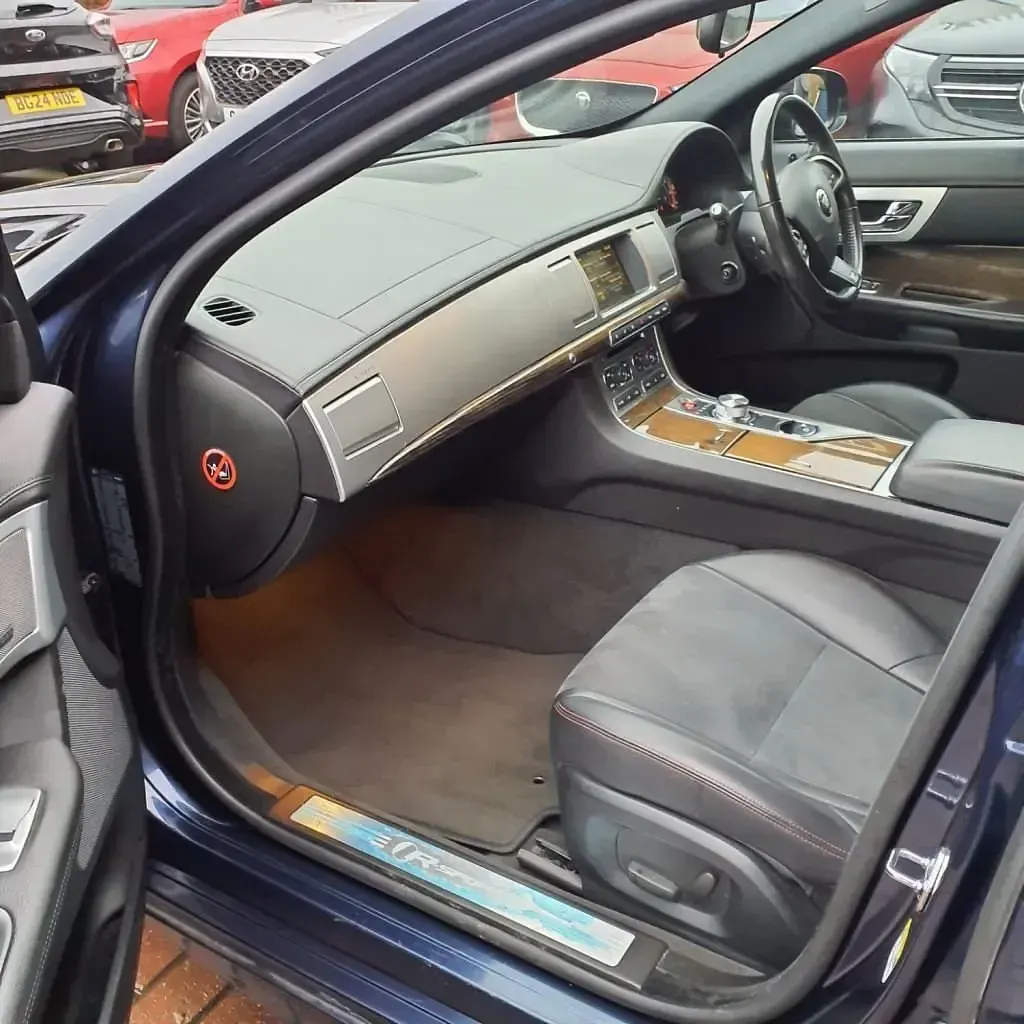 Second-hand Jaguar XF R-Sport 200 CP (147 kW) 2015 Albastru Berlinǎ