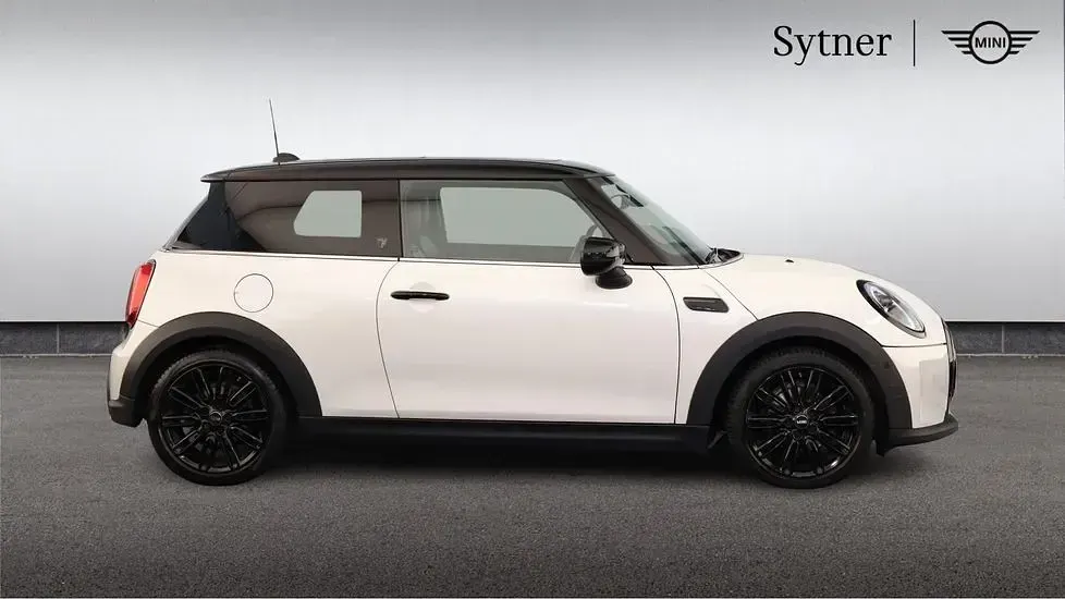 Used Mini Cooper Exclusive 134 HP (98 kW) 2023 White Hatchback