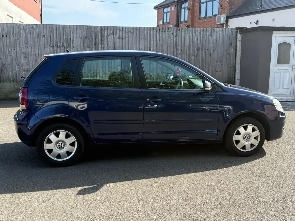 Begagnad VW Polo S 55 HK (40 kW) 2006 Blå Halvkombi