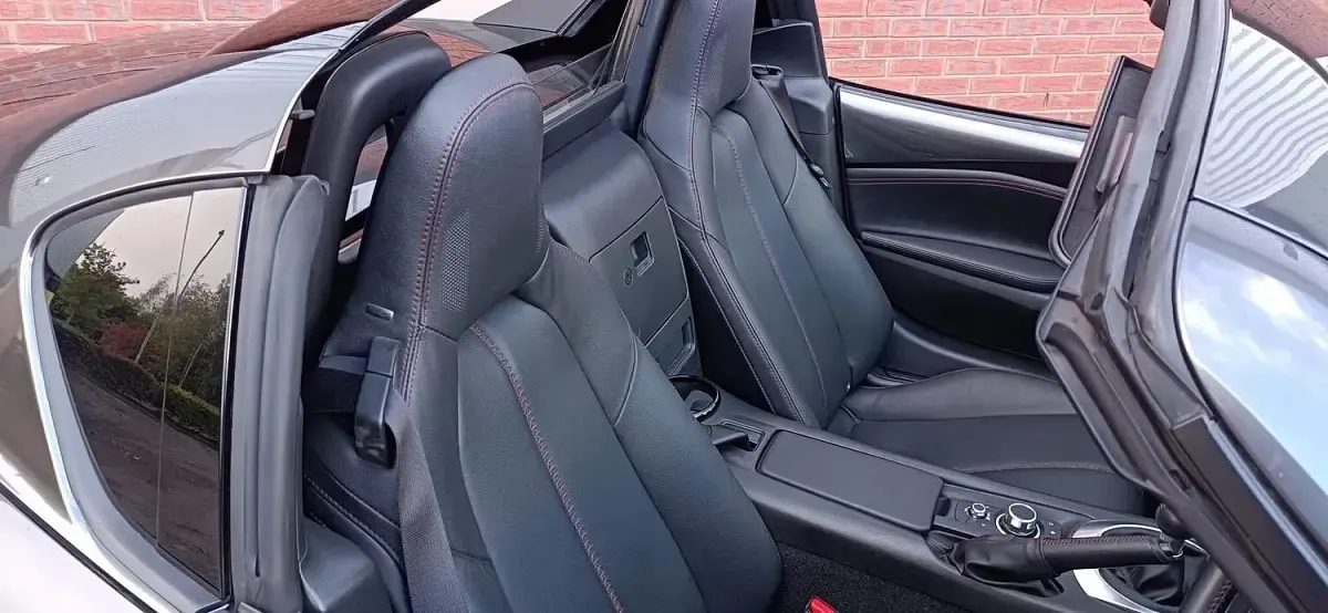 Used Mazda MX5 Inclusive 160 HP (117 kW) 2017 Grey Cabriolet