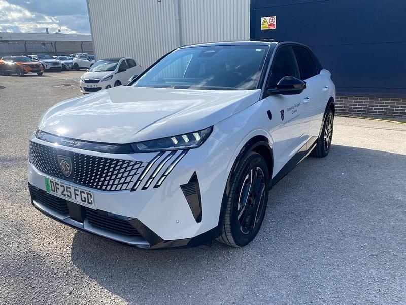 White New 2025 Peugeot e-3008 GT SUV | £42,495 (Good price) - Image 1/4