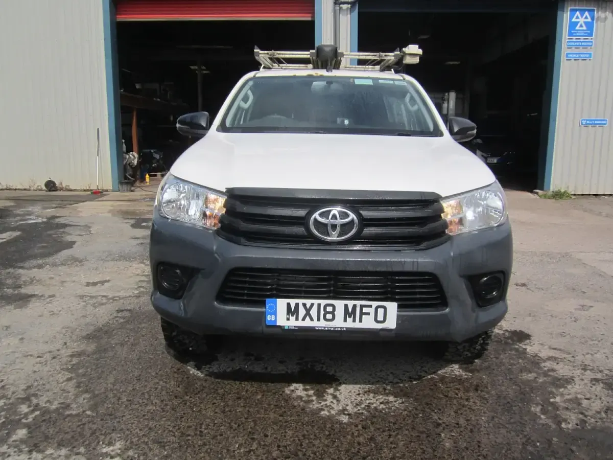 Used Toyota HiLux Active 150 HP (110 kW) 2018 White Pickup
