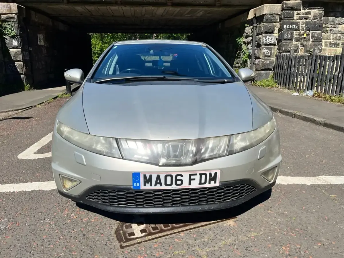 Begagnad Honda Civic EX 2006 Silver Halvkombi