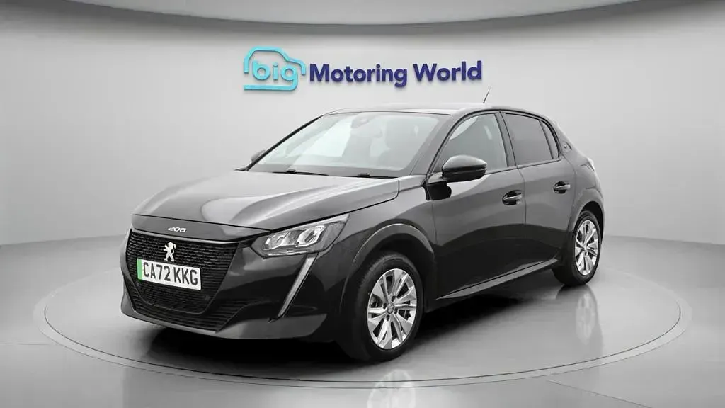 Używany Peugeot e-208 Allure+ 100 kW (136 KM) 2022 Hatchback