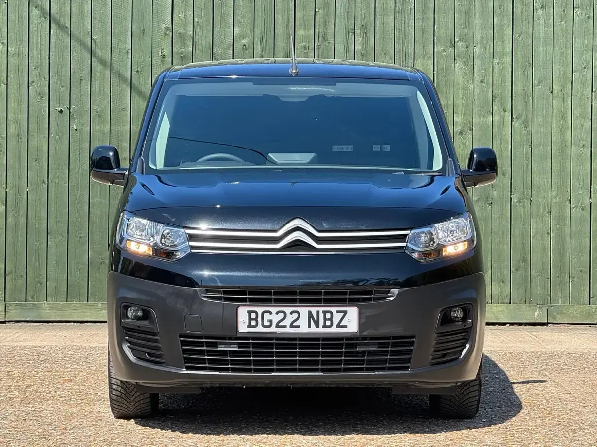 Used Citroën Berlingo 100 HP (73 kW) 2022 Black MPV