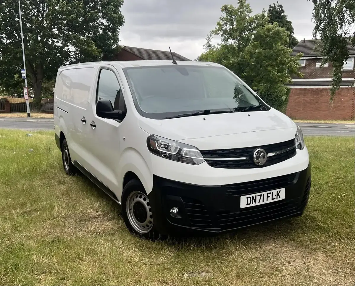 Used Vauxhall Vivaro 100 HP (73 kW) 2021 White MPV