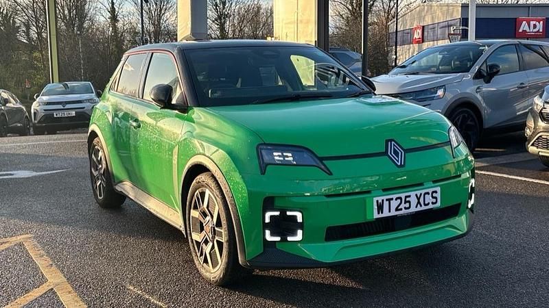 Used Renault R5 Urban 88 kW (120 HP) 2025 Twotone metallic  pop green with black roof + red roof line  Hatchback