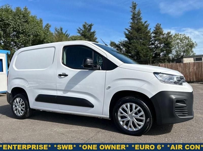 White Used 2022 Citroën Berlingo MPV | £8,250 (Good price) - Image 1/4