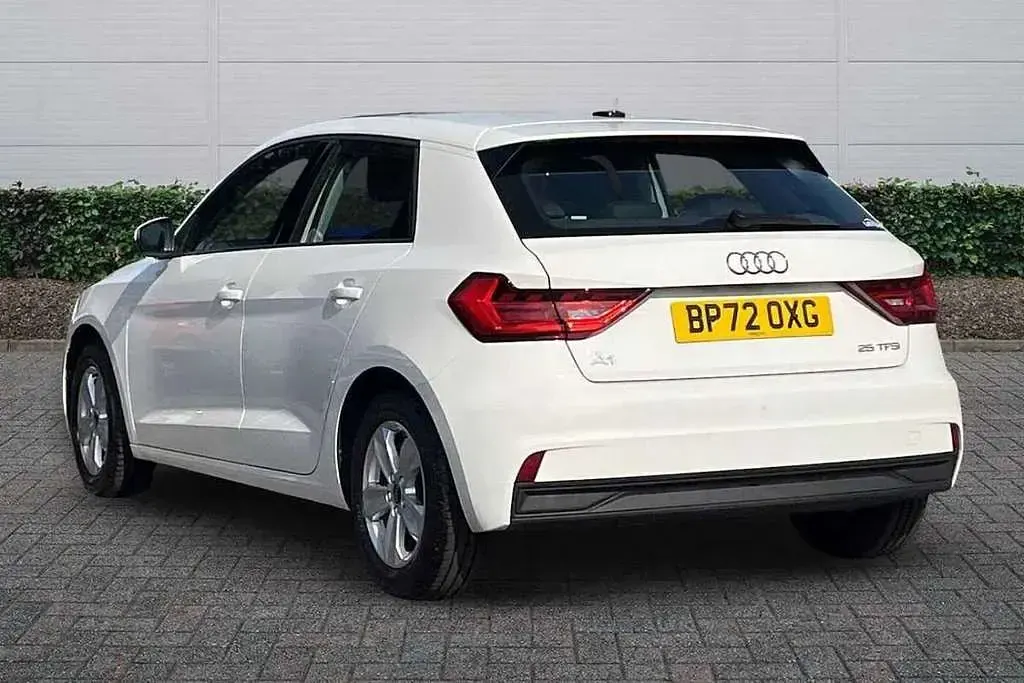 Used Audi A1 Design 94 HP (69 kW) 2023 White SUV