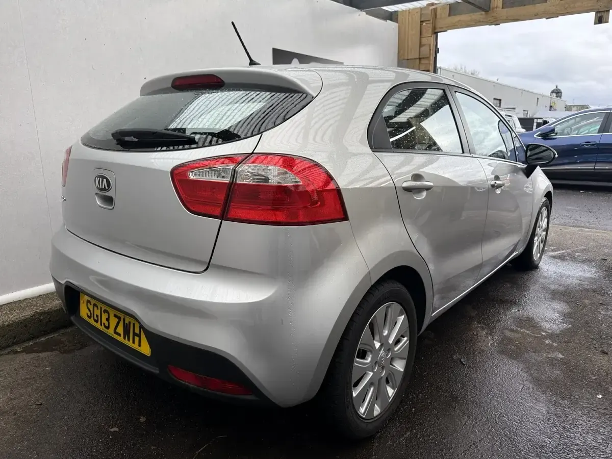 Used Kia Rio 84 HP (61 kW) 2013 Silver Hatchback