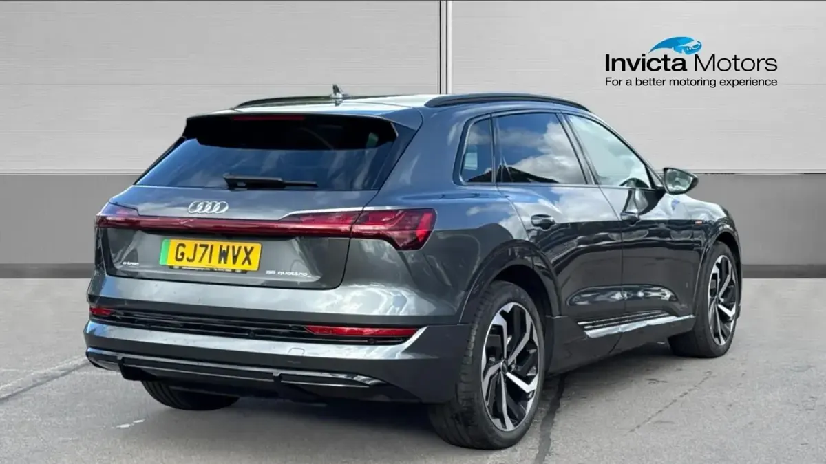 Second-hand Audi e-tron Black Edition 300 kW (408 CP) 2021 Gri SUV