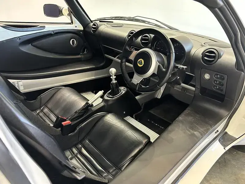 Used Lotus Elise 192 HP (141 kW) 2010 White Cabriolet