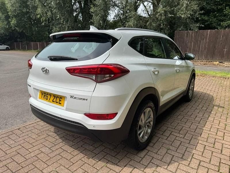 Used Hyundai Tucson SE 132 HP (97 kW) 2017 White SUV