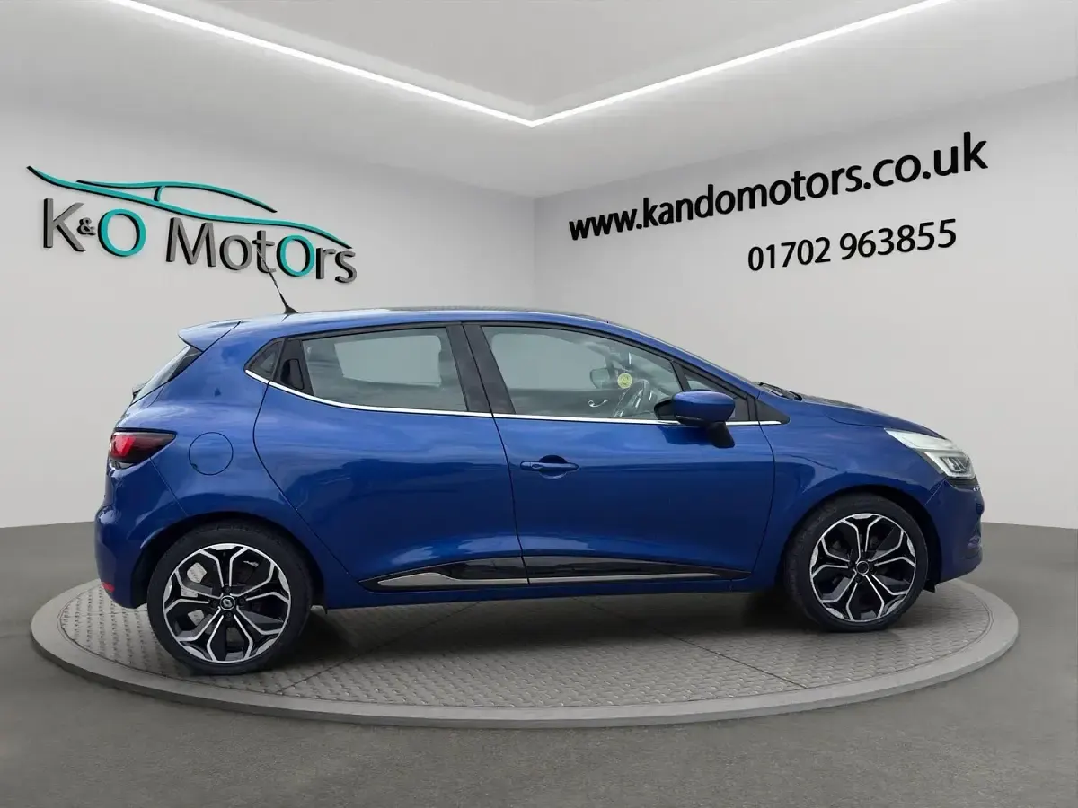 Used Renault Clio Dynamique 2017 Blue Hatchback