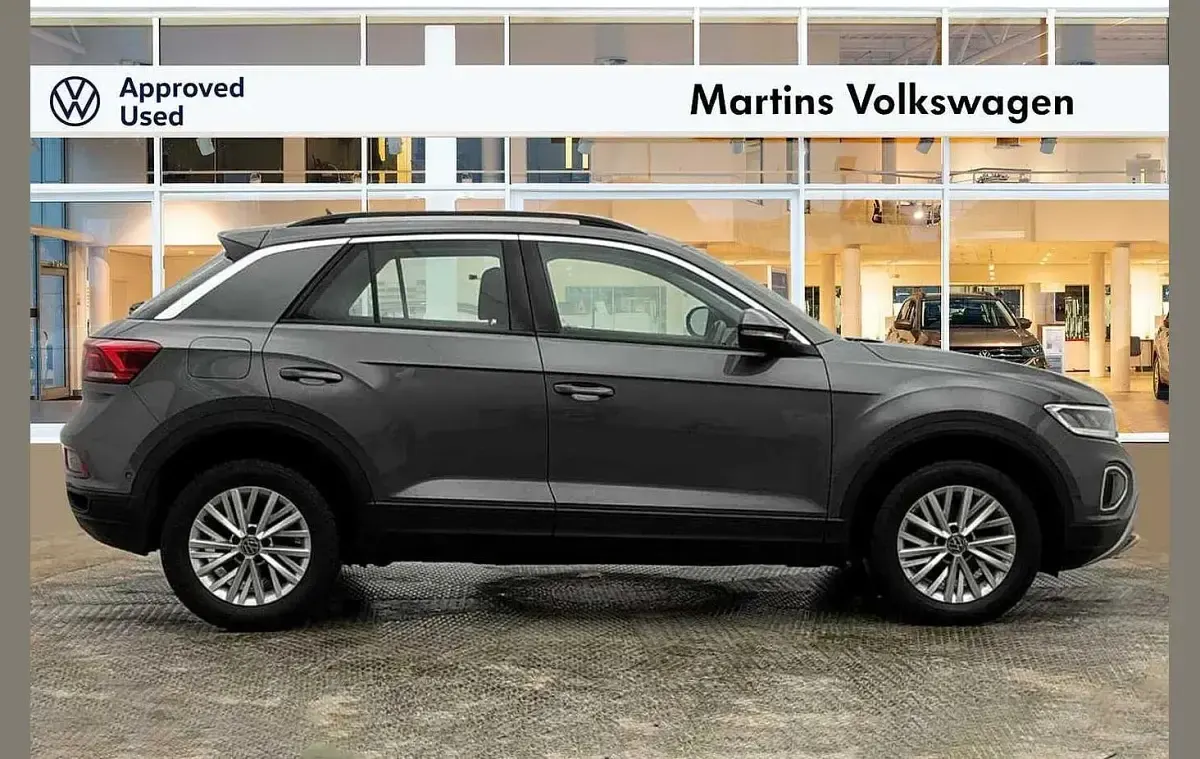Usado VW T-Roc Life 110 HP (80 kW) 2022 Cinzento SUV