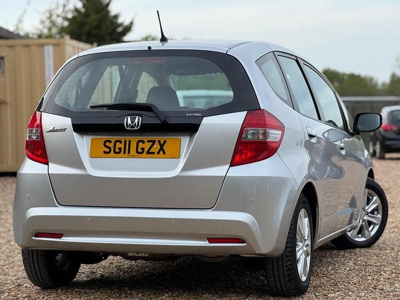 Second-hand Honda Jazz ES 100 CP (73 kW) 2011 Argintiu Hatchback