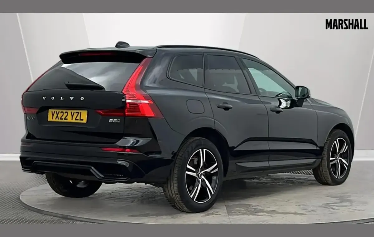 Used Volvo XC60 R-Design 247 HP (181 kW) 2022 Black SUV
