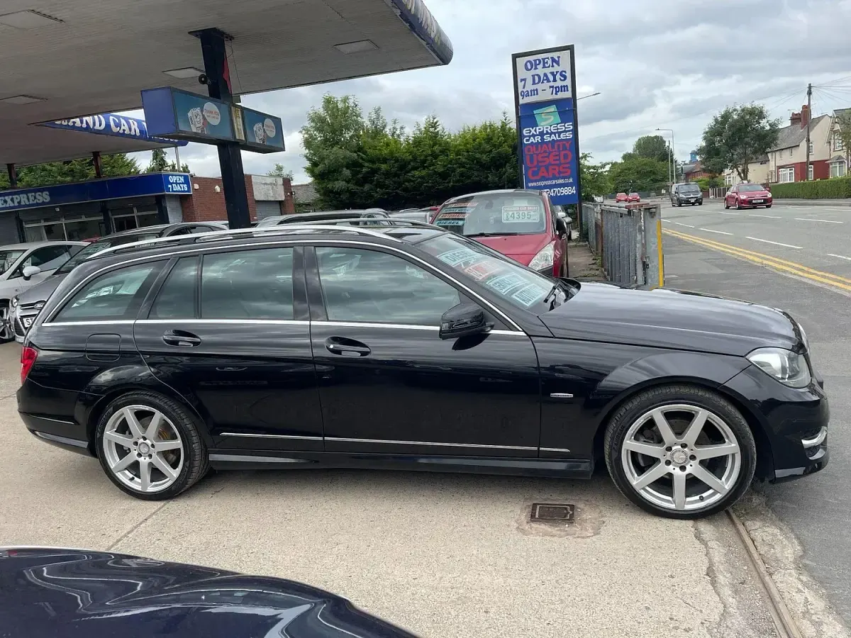 Used Mercedes C250 2011 Black Estate