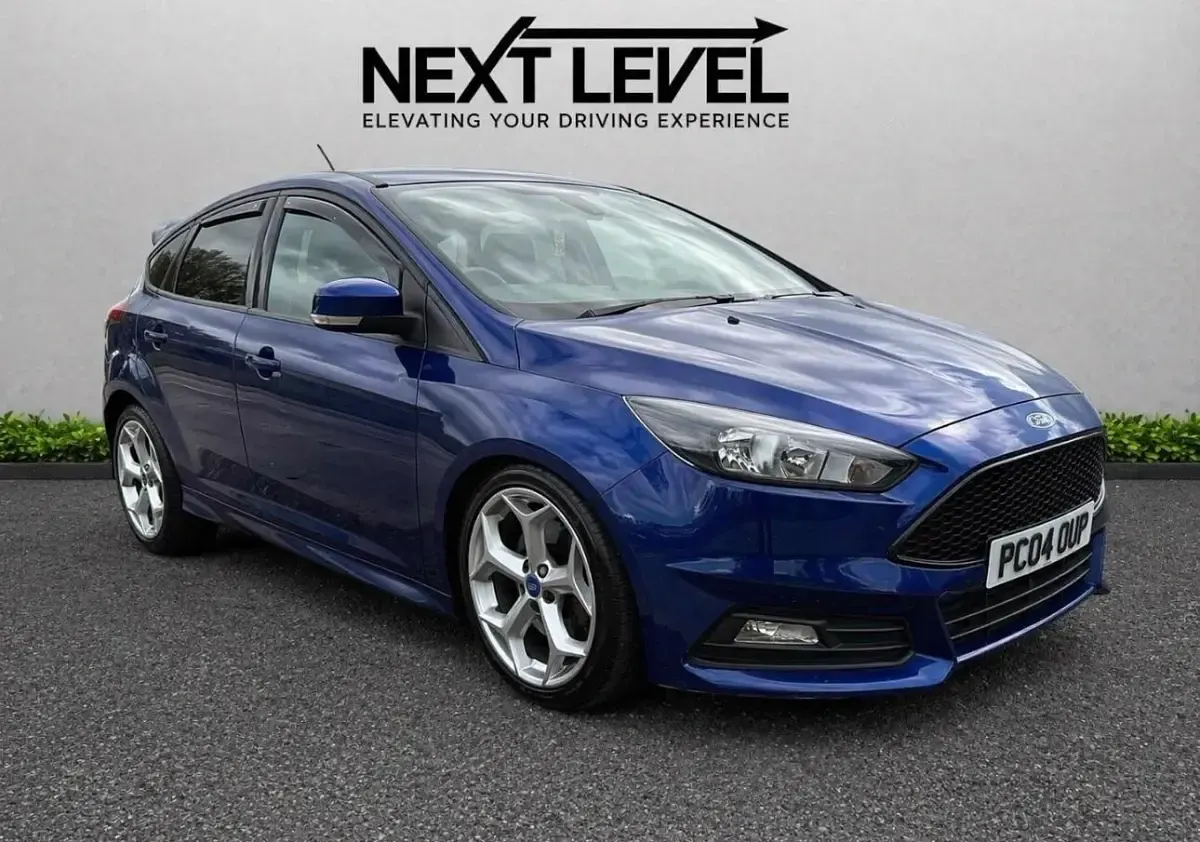 Begagnad Ford Focus ST 2016 Blå Halvkombi