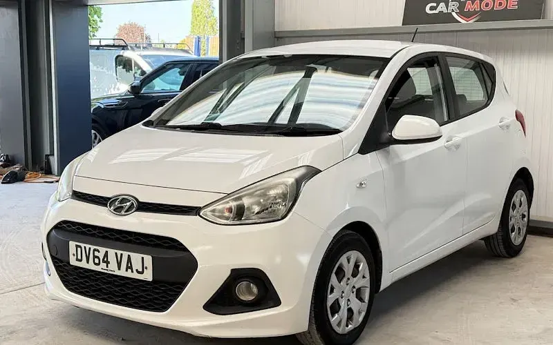 Used Hyundai i10 SE 87 HP (63 kW) 2014 White Hatchback