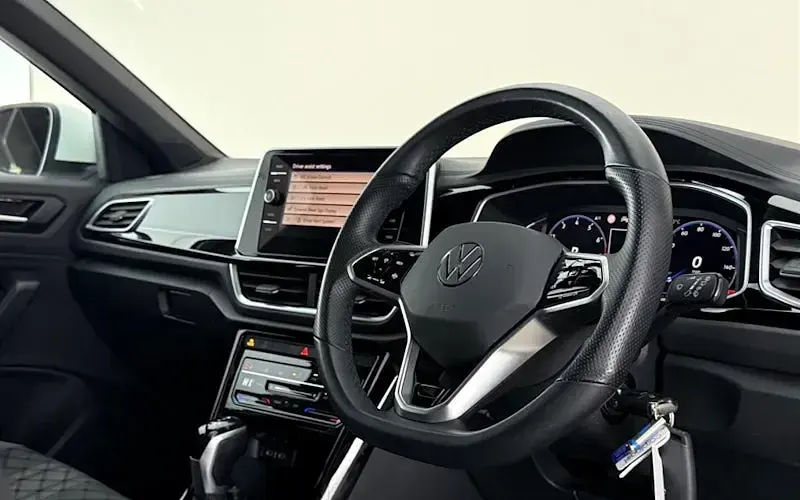 Used VW T-Roc R-line 150 HP (110 kW) 2025 SUV