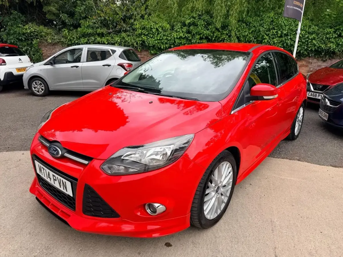 Używany Ford Focus Zetec 2014 Czerwony Hatchback