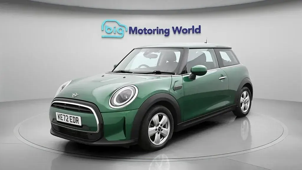 Usado Mini Cooper Classic 136 CV (100 kW) 2023 Verde Utilitario