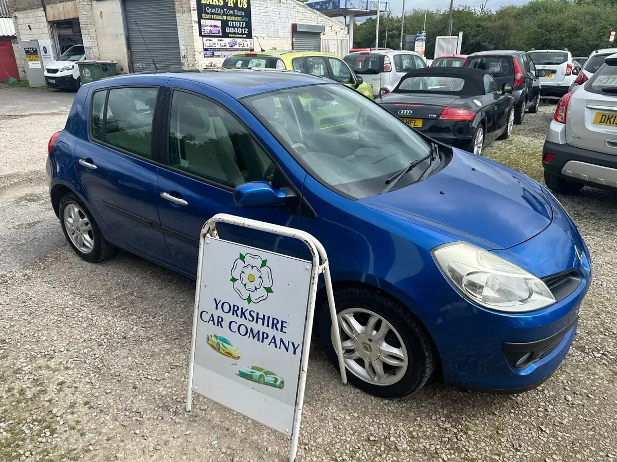 Used Renault Clio II Privilege 2007 Blue Hatchback