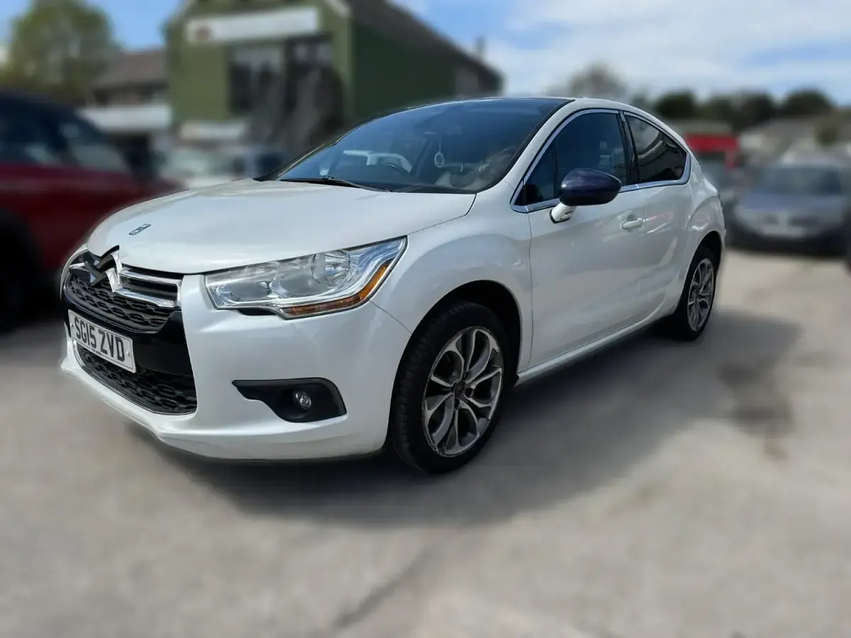 Begagnad Citroën DS4 115 HK (84 kW) 2015 Vit Halvkombi