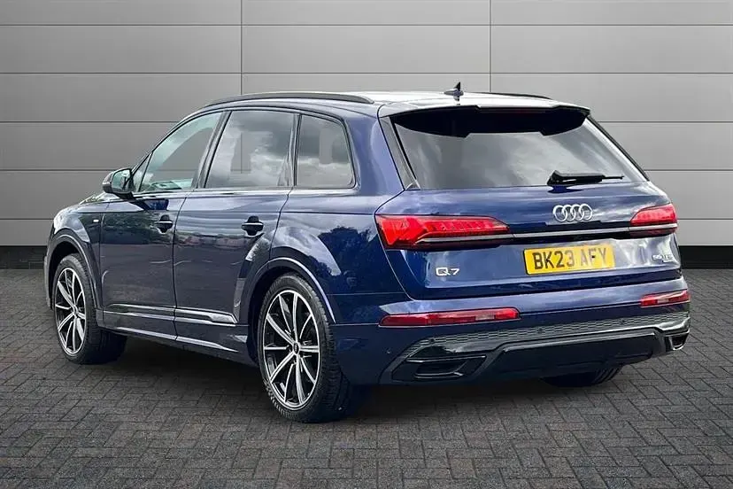 Używany Audi Q7 Black Edition 340 KM (250 kW) 2023 Niebieski SUV
