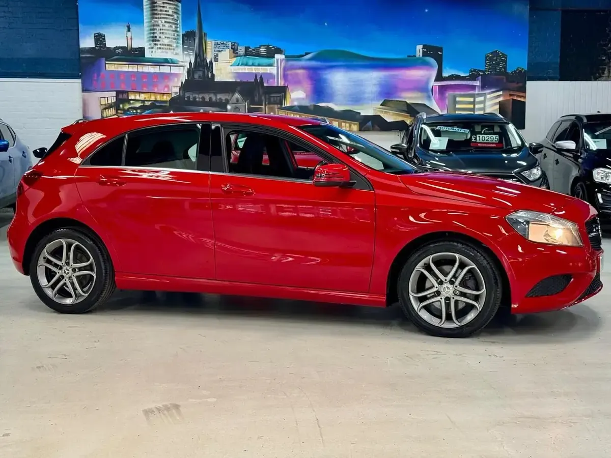 Used Mercedes A180 122 HP (89 kW) 2013 Red Hatchback