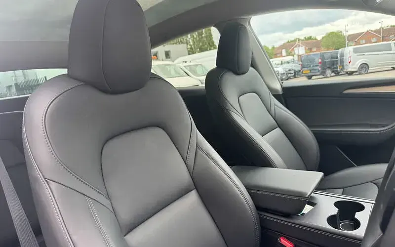 Used Tesla Model Y Standard Range 219 kW (299 HP) 2022 White SUV