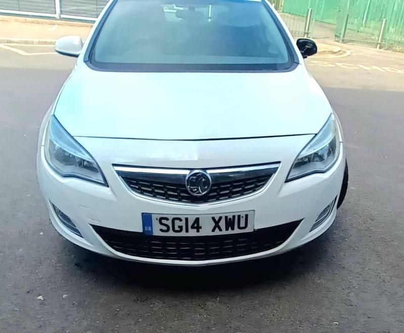 Used Vauxhall Astra SRi 2014 White Hatchback