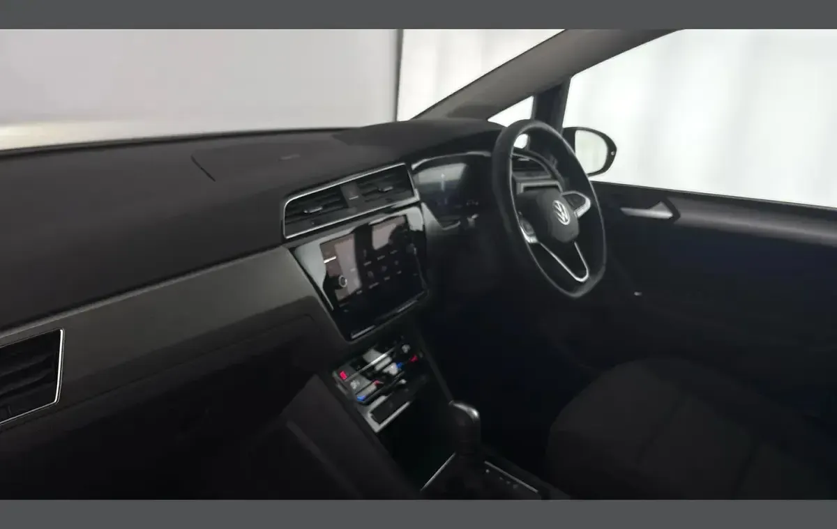 Used VW Touran Match 150 HP (110 kW) 2024 Blue MPV