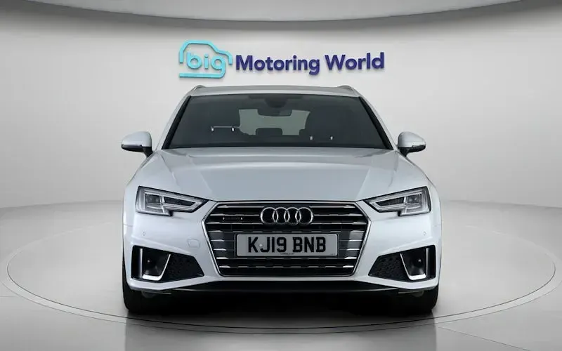 Used Audi A4 S-Line 190 HP (139 kW) 2019 White Estate