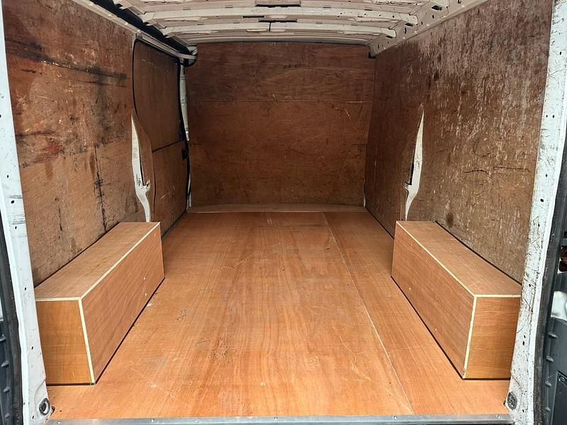Second-hand Vauxhall Vivaro 115 CP (84 kW) 2013 Alb Monovolum