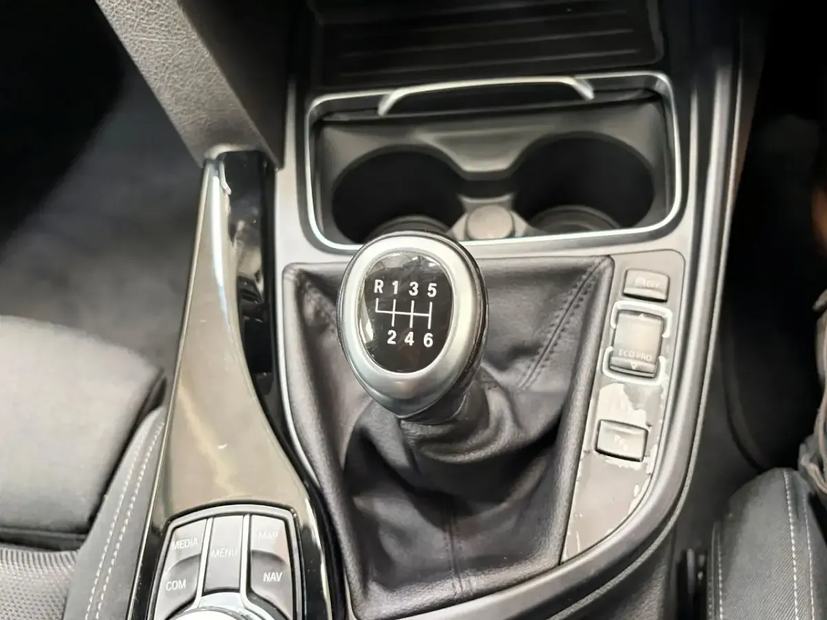 Used BMW 318 Sport Line 150 HP (110 kW) 2018 Silver Sedan