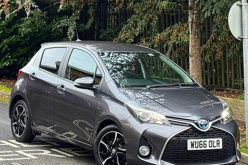 Used 2016 Toyota Yaris Hybrid Design | £9,995 (A bit pricey) - Image 1/1