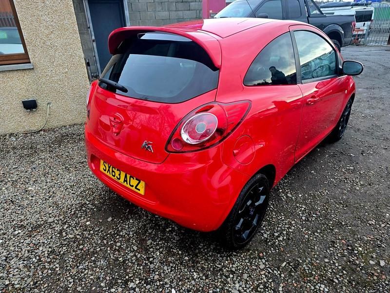 Usado Ford Ka Zetec 69 HP (50 kW) 2014 Vermelho Citadino