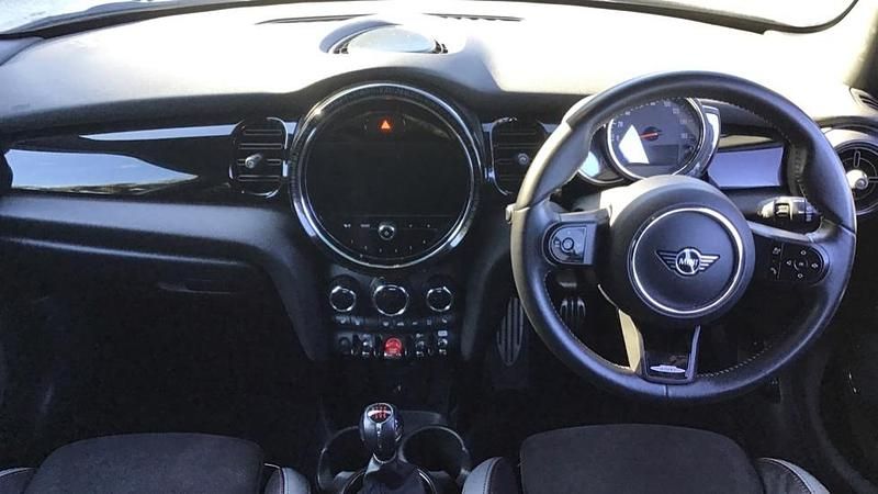 Used Mini Cooper Hatch 134 HP (98 kW) 2022 White Hatchback