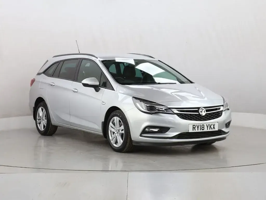 Used Vauxhall Astra Design Edition 110 HP (80 kW) 2025 Grey Estate
