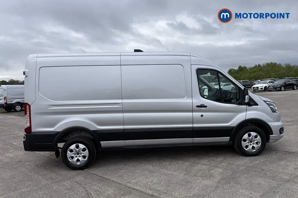 Second-hand Ford Transit Limited 165 CP (121 kW) 2024 Argintiu Van