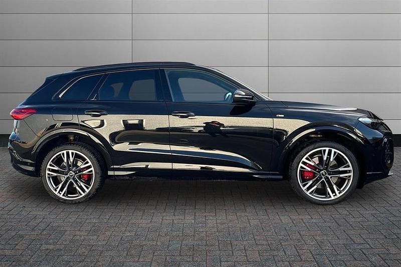 Used Audi Q5 Advanced 204 HP (150 kW) 2025 Mythos black SUV