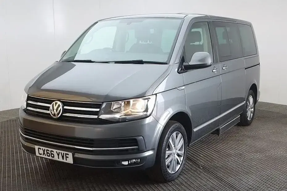 Usado VW Caravelle Executive 204 HP (150 kW) 2016 Cinzento Van