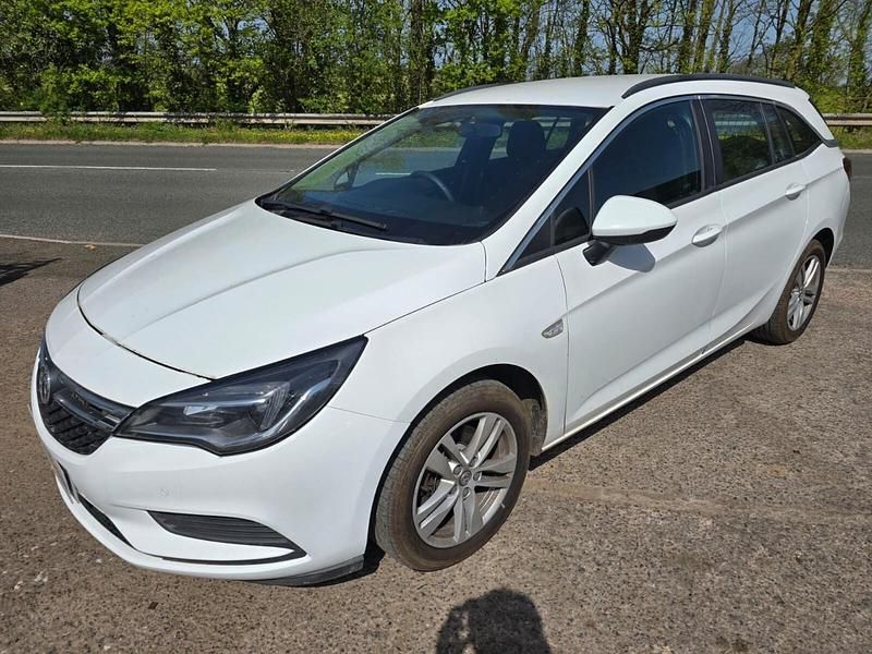Second-hand Vauxhall Astra Design Edition 110 CP (80 kW) 2018 Alb Break