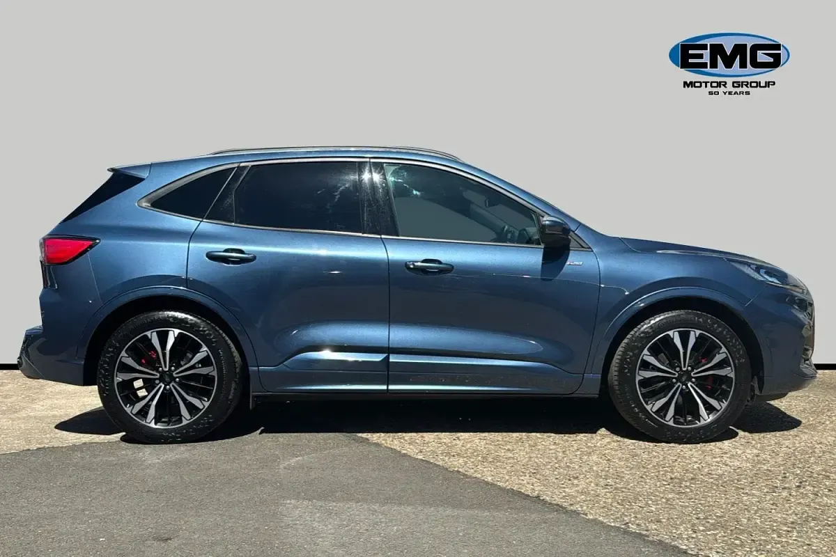 Usado Ford Kuga ST-Line X 150 HP (110 kW) 2023 Azul SUV