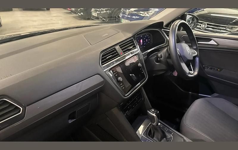 Used VW Tiguan Allspace Life 150 HP (110 kW) 2024 Black SUV