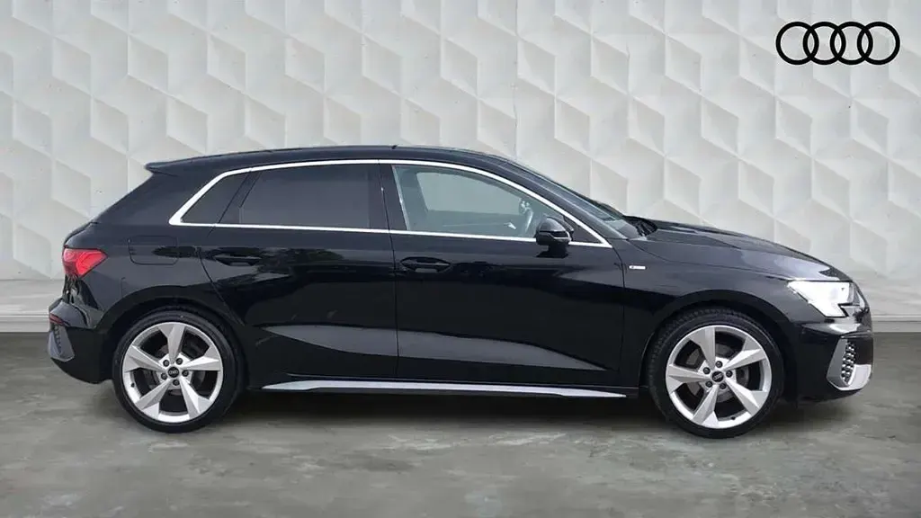 Używany Audi A3 S-Line 2023 Sedan/Limuzyna