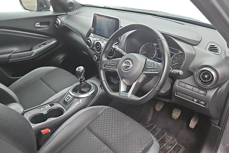 Used Nissan Juke N-Connecta 114 HP (83 kW) 2024 Grey SUV