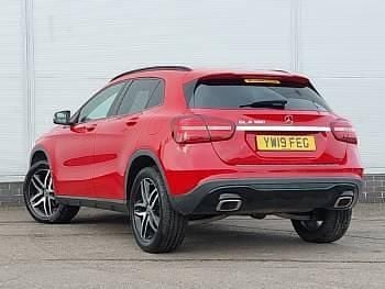 Used Mercedes GLA180 Urban 122 HP (89 kW) 2019 Red SUV